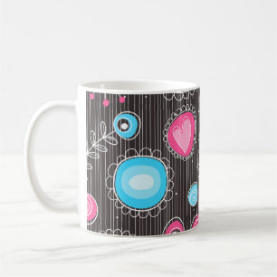 Weiße, rosa und blaue Herzen und Blume blühend Kaffeetasse