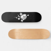 Weiße Rose auf Schwarz Skateboard (Horizontal)