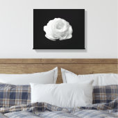 Weiße Rose auf schwarzem Hintergrund verstärkte Le Leinwanddruck (Insitu (Schlafzimmer))