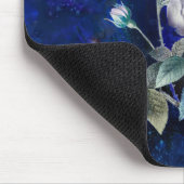 Weiße Rose auf texturiertem Hintergrund Mousepad (Ecke)