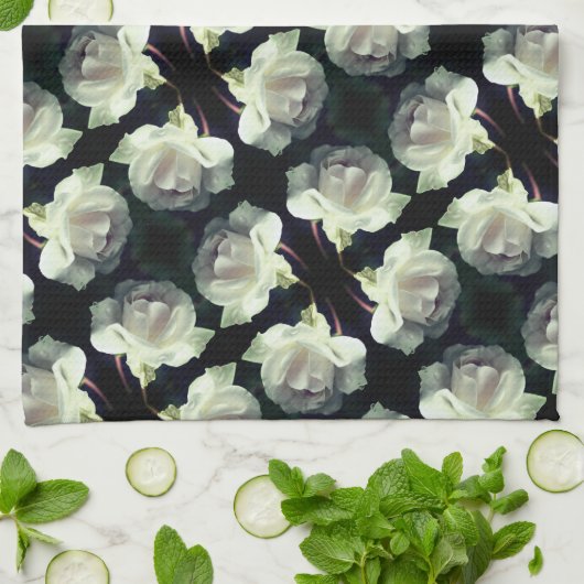 Weiße Rose mit Raindrops-Muster Geschirrtuch (Gefaltet)