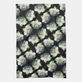 Weiße Rose mit Raindrops-Muster Geschirrtuch (Vertikal)