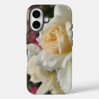 Weiße Rose mit Regentropfen iPhone 16 Hülle