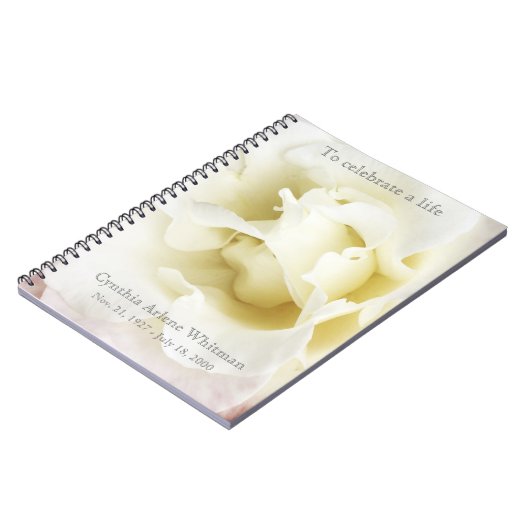 Weiße Rose umrandet im rosa Erinnerungsguestbook Notizblock (Linke Seite)