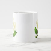 Weiße Rose von Austin Jumbo-Tasse (Vorderseite)