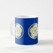 Weiße Rose von Yorkshire-Flagge Kaffeetasse (Vorderseite Links)