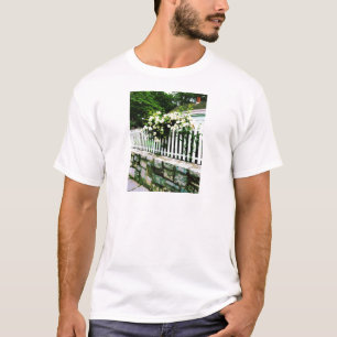 Weiße Rosen am Lattenzaun T-Shirt
