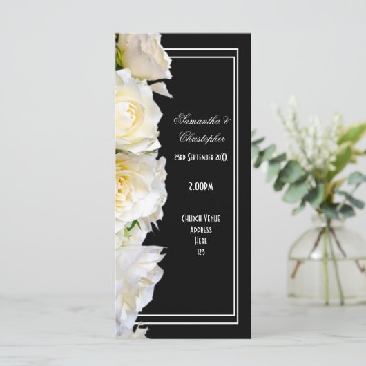 Weiße Rosen auf dem Schwarzen Kirchenhochzeitprogr Programm (Stehend Vorderseite)