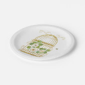 Weiße Rosen auf einer Goldpapierplatte Pappteller (Schrägansicht)