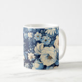 Weiße Rosen auf Indigoblau Hintergrund Kaffeetasse (VorderseiteRechts)