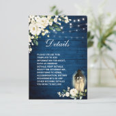 Weiße Rosen Blau Holzlattern Hochzeitsdetails Begleitkarte (Stehend Vorderseite)