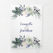 Weiße Rosen, blaue Berries, Kiefernnadeln Hochzeit Dreifach Gefaltete Einladung (Cover)