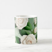 Weiße Rosen Elegant auf Grün Kaffeetasse (Mittel)