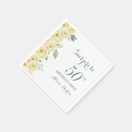 Weiße Rosen Grünpflanzen Überraschung 50. Geburtst Serviette (Ecke)