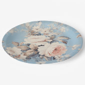 Weiße Rosen im rustikal-blauen Hintergrund Pappteller (Schrägansicht)