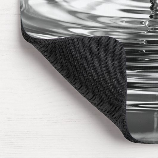 Weiße Rosen im Wassertropfen Mousepad (Ecke)