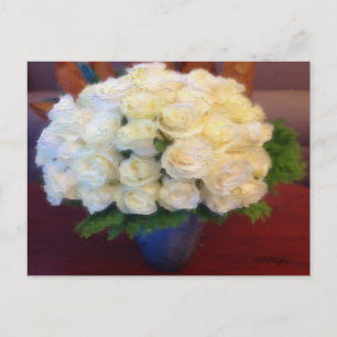 Weiße Rosen in einer blauen Vase Postkarte