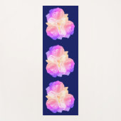 Weiße Rosen mit Raindrops Art Bouquet Yogamatte (Vorderseite)