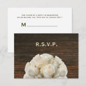 Weiße Rosen und Barnwood Rustic Wedding RSVP Karte (Vorne/Hinten)