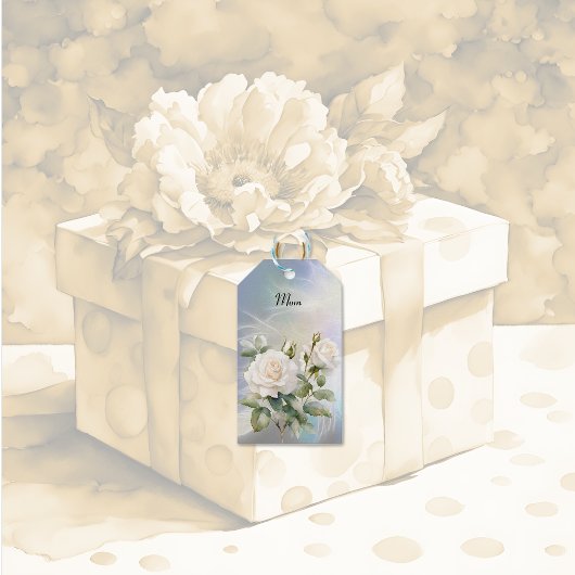 Weiße Rosen und Feder Geschenkanhänger