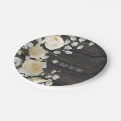 Weiße Rosen und Gipskraut auf Holz Brautparty Pappteller (Schrägansicht)