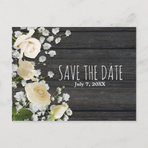 Weiße Rosen und Gipskraut auf Holz Save the Date Ankündigungspostkarte