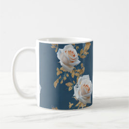 Weiße Rosen und goldene Blätter auf blauem Hinterg Kaffeetasse