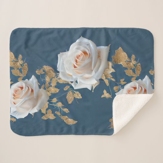 Weiße Rosen und goldene Blätter auf blauem Hinterg Sherpadecke (Vorderseite (Horizontal))