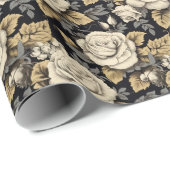 Weiße Rosen und goldene Blätter Blumenmuster Geschenkpapier (Rolleneckpunkt)