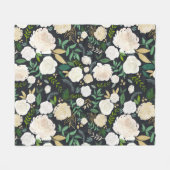 Weiße Rosen und Grünpflanzen Fleecedecke (Vorderseite (Horizontal))