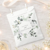 Weiße Rosen und Grünpflanzen Hochzeitsmonogramm F Geschenktütchen (Ausgeschnitten)