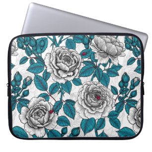 Weiße Rosen und Ladybusen Laptopschutzhülle