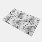 Weiße Rosen Wiederholung eines Blumenmusters Fußmatte (Schrägansicht)