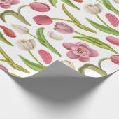 Weiße, rote und rosafarbene Tulpen auf weißer Deco Geschenkpapier (Ecke)
