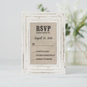 Weiße rustikale Rahmen & Burlap Wedly Kelly Custom RSVP Karte (Stehend Vorderseite)