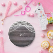 Weiße Saitenleuchten und rustikales Holz Pappteller (Party)