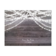 Weiße Saitenleuchten und rustikales Holz Save the 