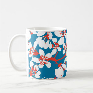 Weiße Sakura, klassisch blaues Hintergrundmuster. Kaffeetasse