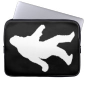 Weiße Sasquatch-Silhouette für dunkle Hintergründe Laptopschutzhülle (Vorderseite)