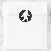 Weiße Sasquatch-Silhouette für dunkle Hintergründe Runder Aufkleber (Tasche)