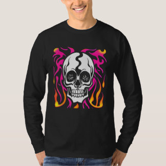 Weiße Schädel mit rosa und orangefarbenen Flammen  T-Shirt