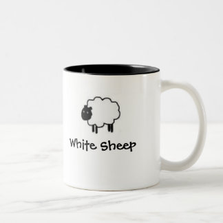 Weiße Schaf-schwarze Schafe 15 Unze. Tasse