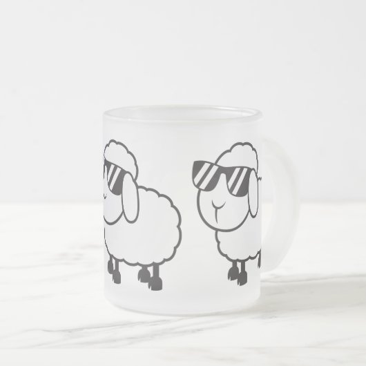 Weiße Schafe im Sonnenbrille-Cartoon Mattglastasse (VorderseiteRechts)
