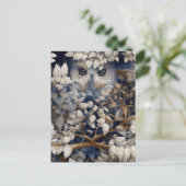 Weiße Schale versteckt sich im Wald Postkarte (Stehend Vorderseite)