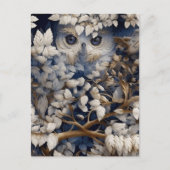 Weiße Schale versteckt sich im Wald Postkarte (Vorderseite)
