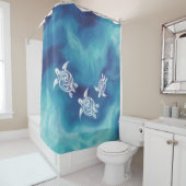 Weiße Schildkröten an der Küste des blauen Wassers Duschvorhang (Beispiel)