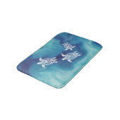 Weiße Schildkröten im Wasser des blauen Ozeans Badematte (Schrägansicht)