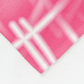 Weiße Schlaganfälle auf Rosa Fleecedecke (Ecke)