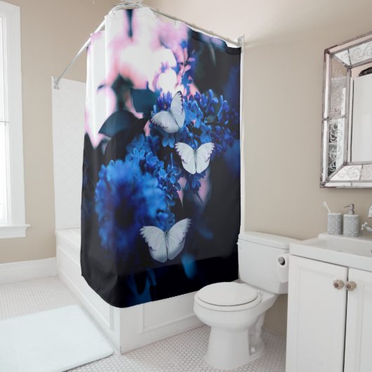 Weiße Schmetterlinge Blaue Blumen, Schmetterling Duschvorhang (Beispiel)