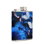 Weiße Schmetterlinge Blaue Blumen, Schmetterling Flachmann (Rechts)